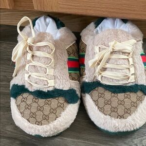 Gucci Kids Cream and Green Slippers